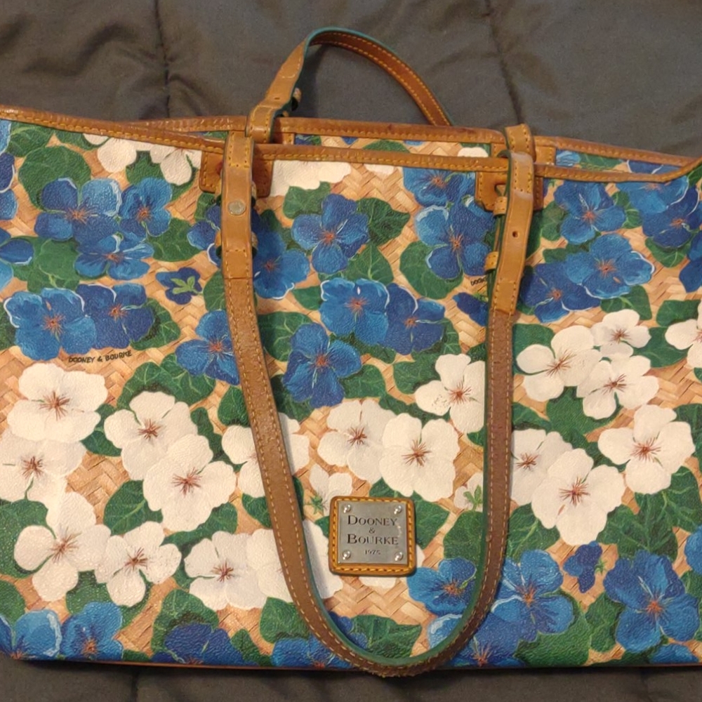 Dooney and Bourke tote